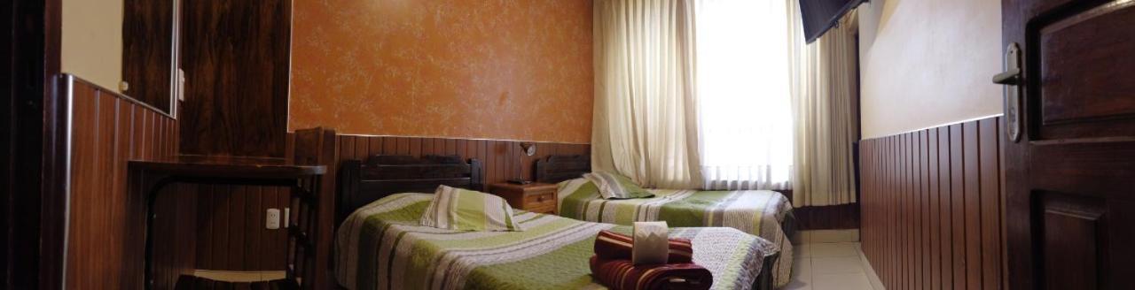Mitru Express Tupiza Hotel Buitenkant foto